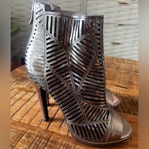 Never Worn BCBG Metallic Heels. Size 6.5